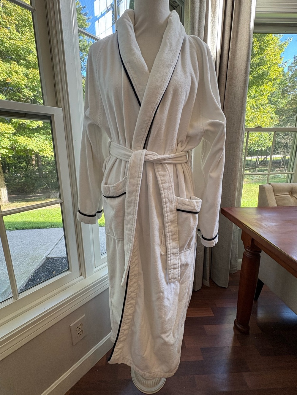 Frette Continental Bathrobe Size XL white with blue trim